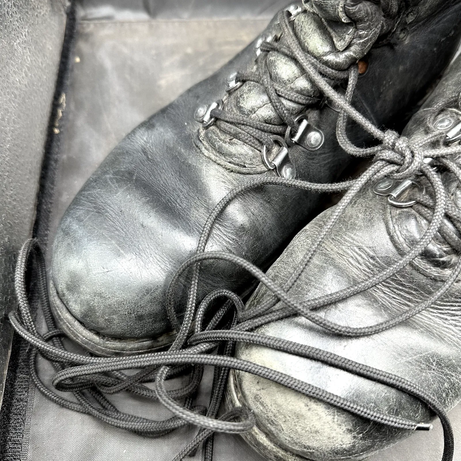 Austrian Army Black Leather Army Heavy Duty Combat Boots - Size EU 42 - UK 8