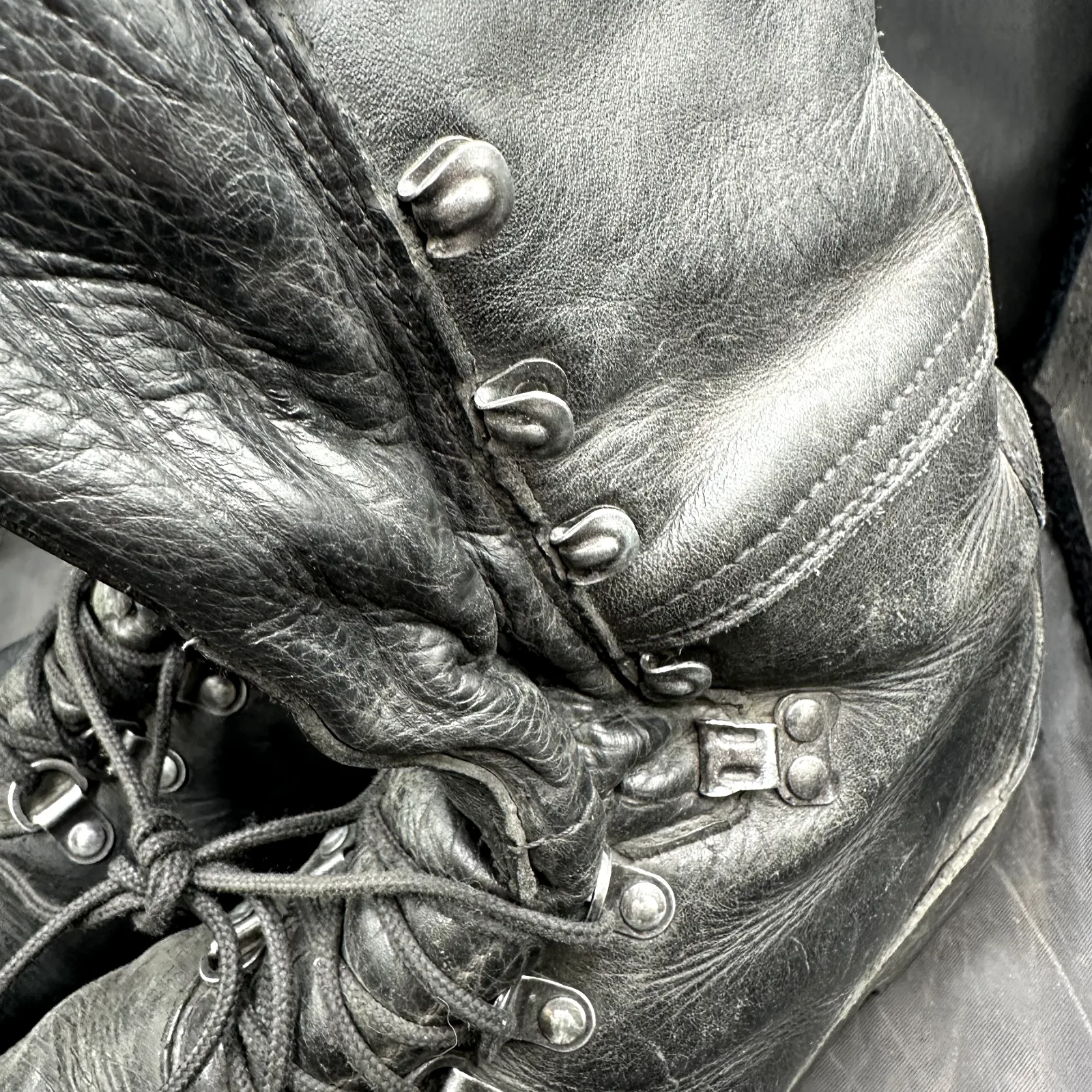 Austrian Army Black Leather Army Heavy Duty Combat Boots - Size EU 42 - UK 8