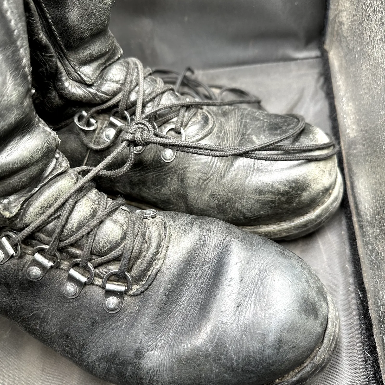Austrian Army Black Leather Army Heavy Duty Combat Boots - Size EU 42 - UK 8