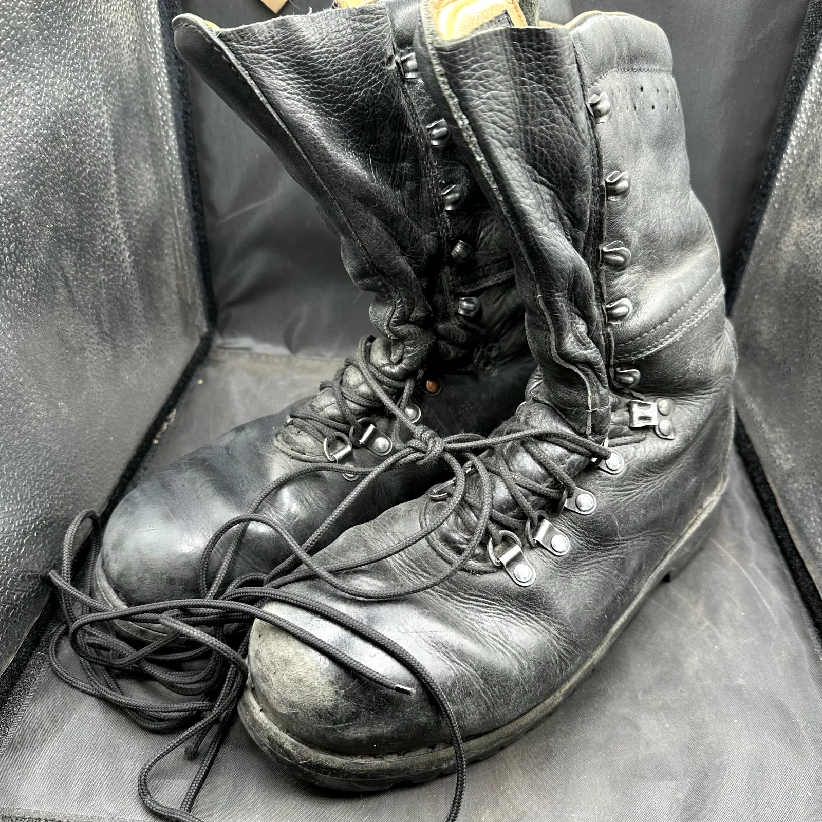 Austrian Army Black Leather Army Heavy Duty Combat Boots - Size EU 42 - UK 8