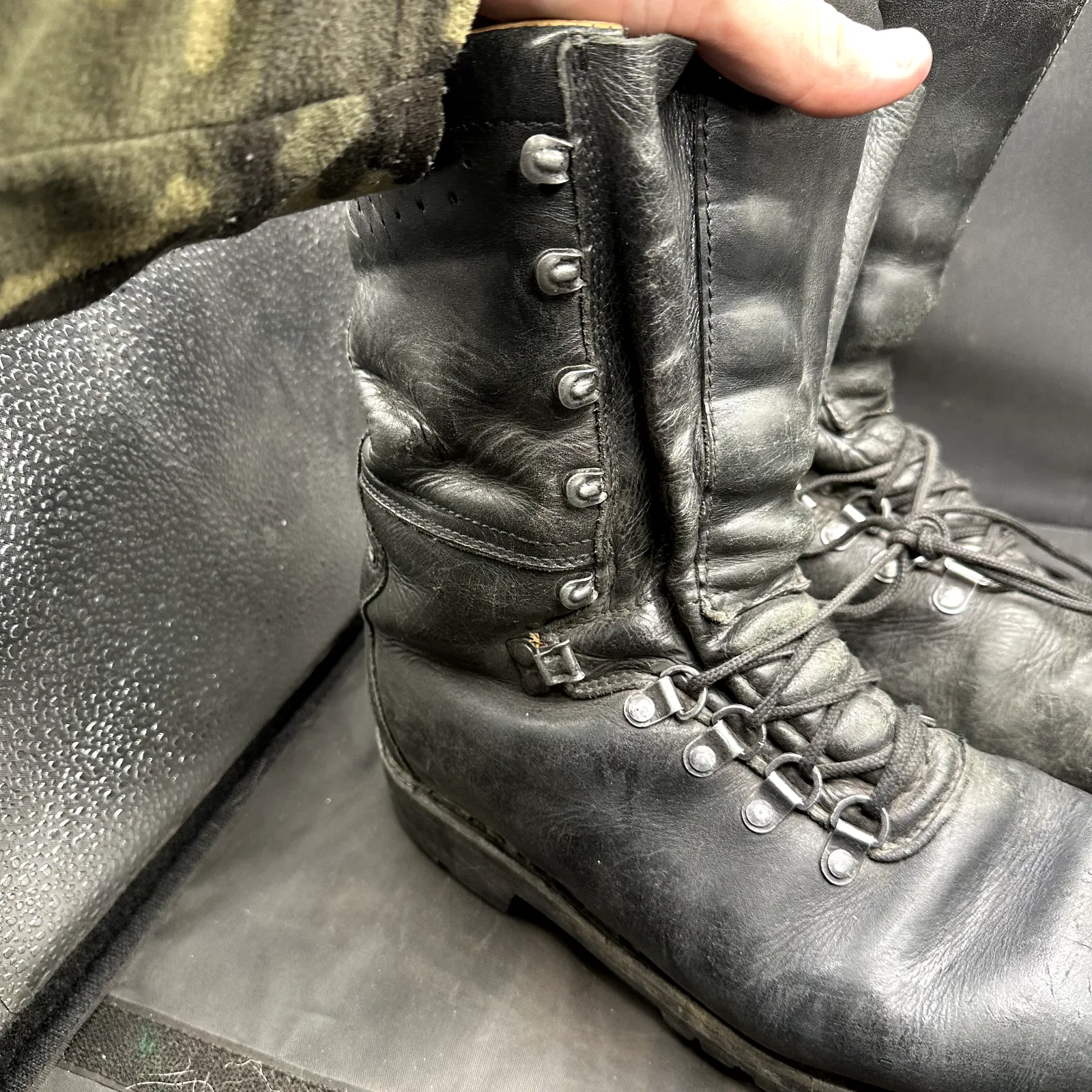 Austrian Army Black Leather Army Heavy Duty Combat Boots - Size EU 42 - UK 8