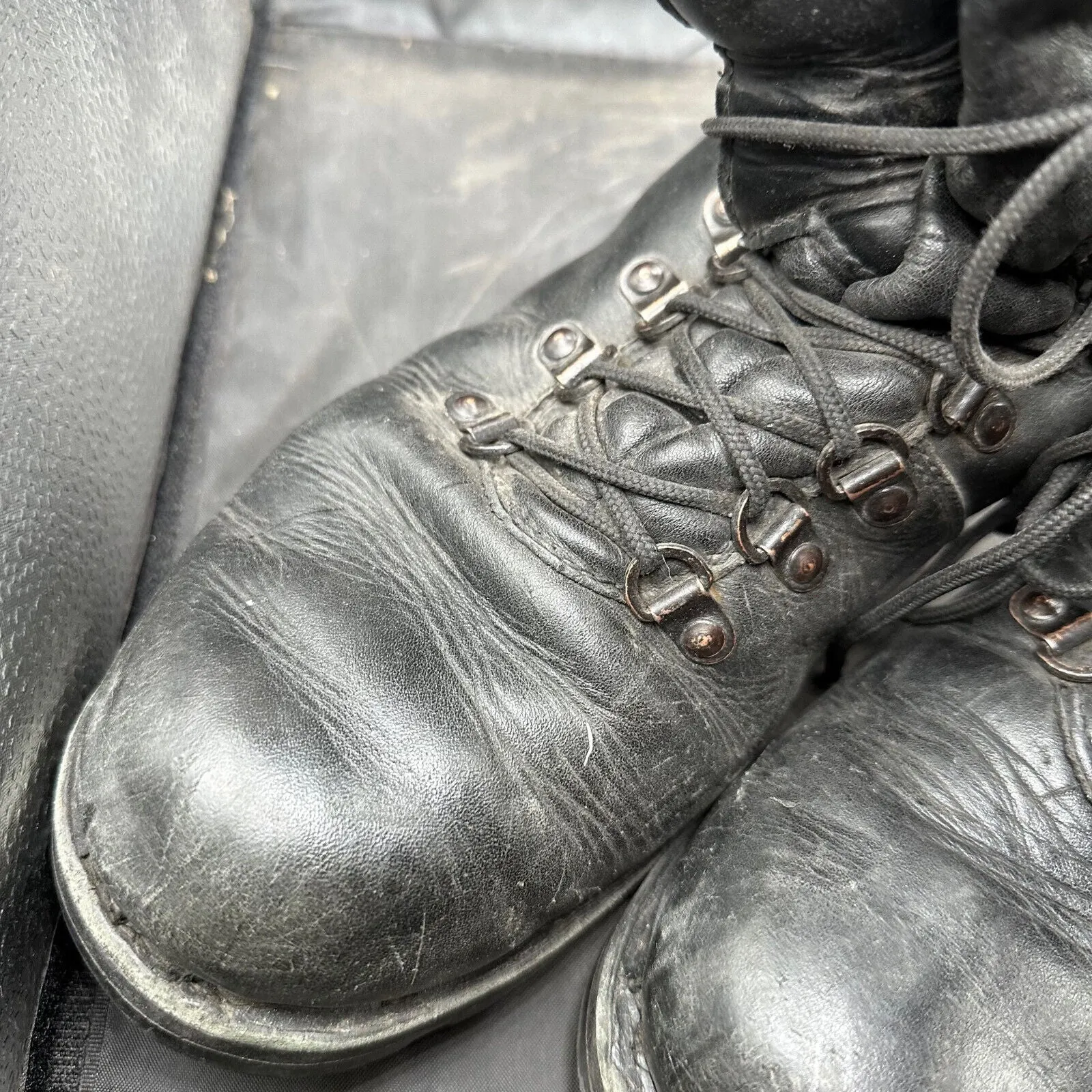 Austrian Army Black Leather Heavy Duty Combat Boots - Size EU 44 - UK 9.5