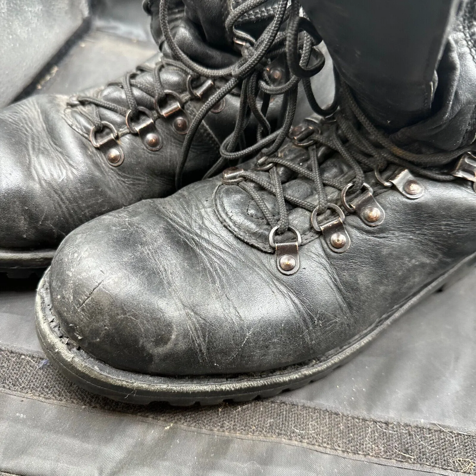 Austrian Army Black Leather Heavy Duty Combat Boots - Size EU 44 - UK 9.5