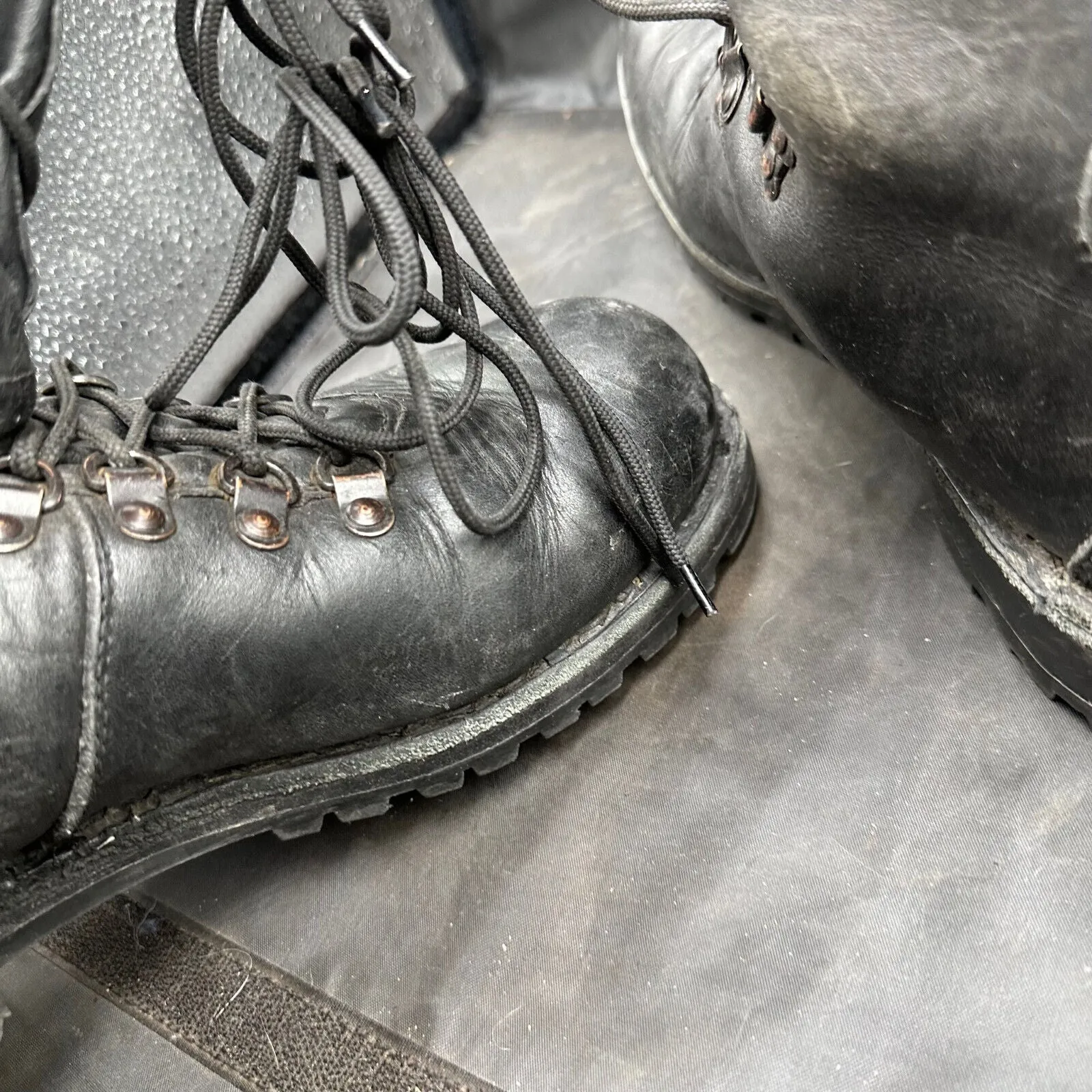 Austrian Army Black Leather Heavy Duty Combat Boots - Size EU 44 - UK 9.5