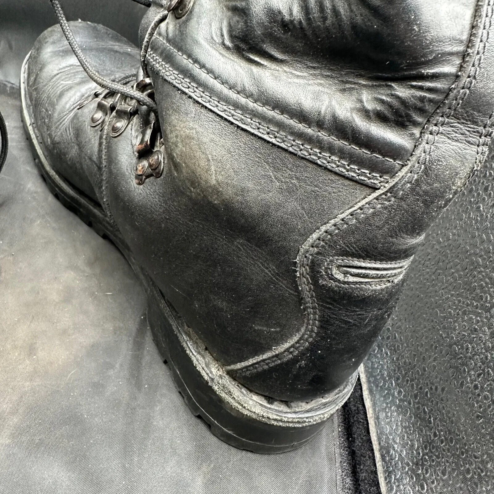 Austrian Army Black Leather Heavy Duty Combat Boots - Size EU 44 - UK 9.5