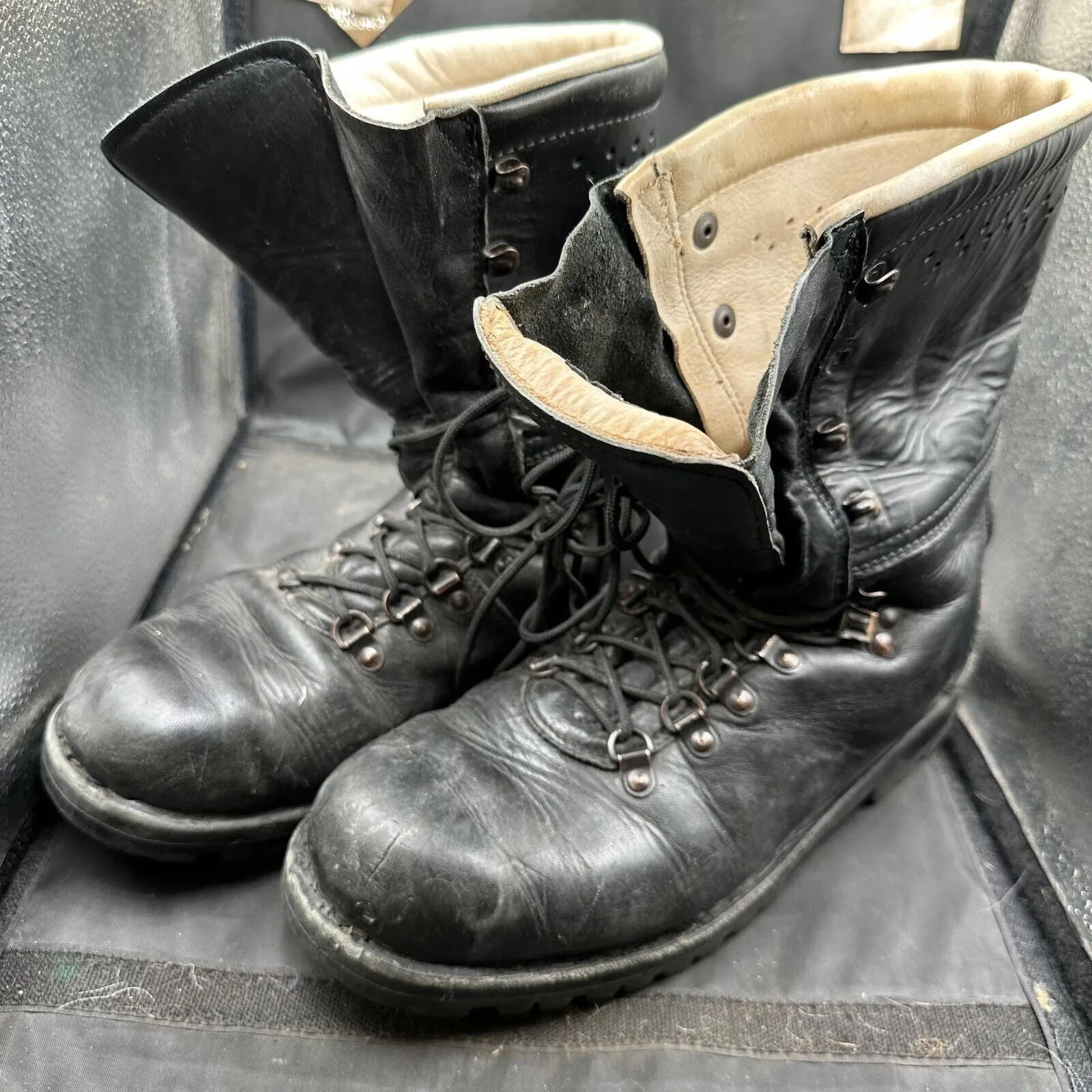 Austrian Army Black Leather Heavy Duty Combat Boots - Size EU 44 - UK 9.5
