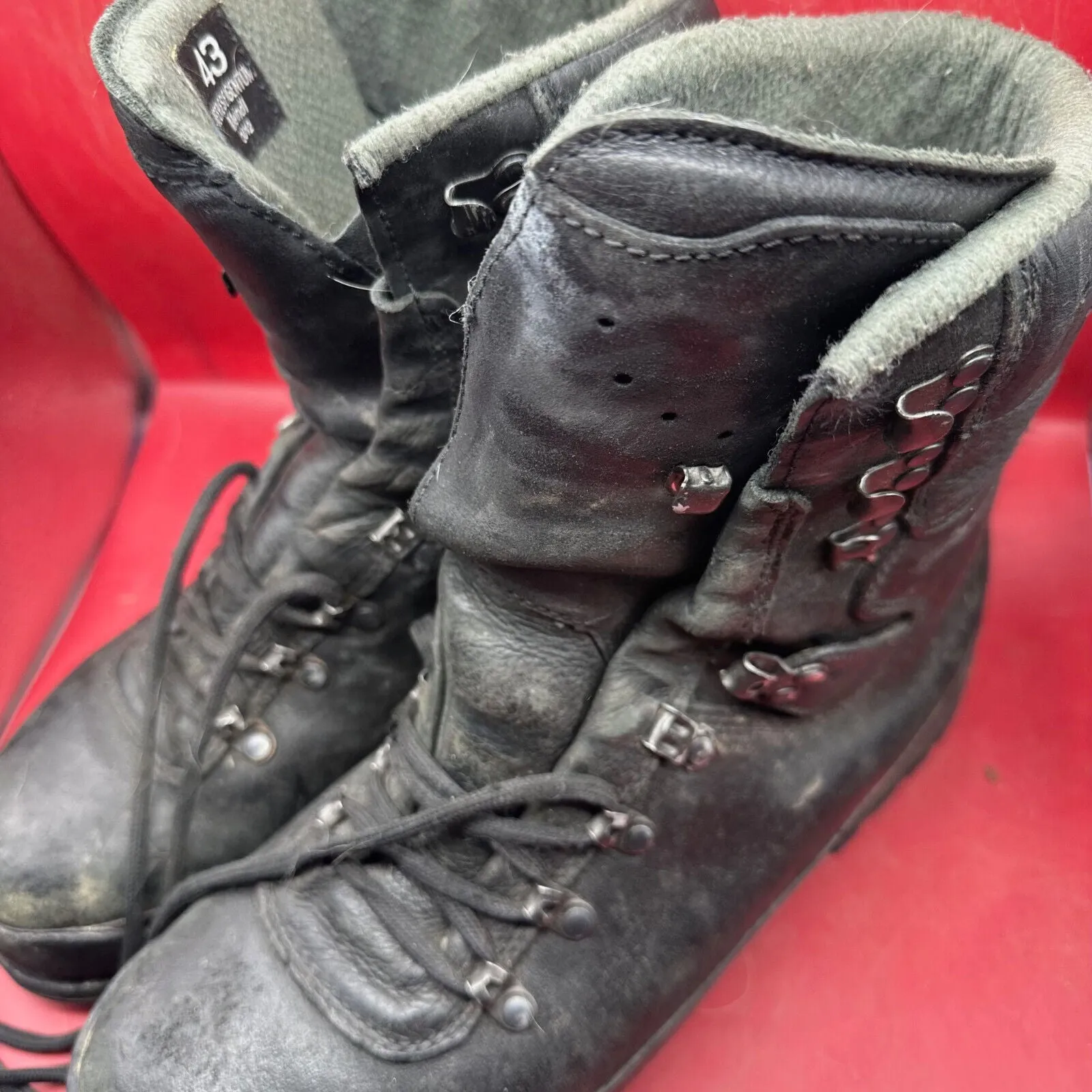Austrian Army Black Leather MEINDL Heavy Duty Combat Boots - Size EU 43 - UK 9