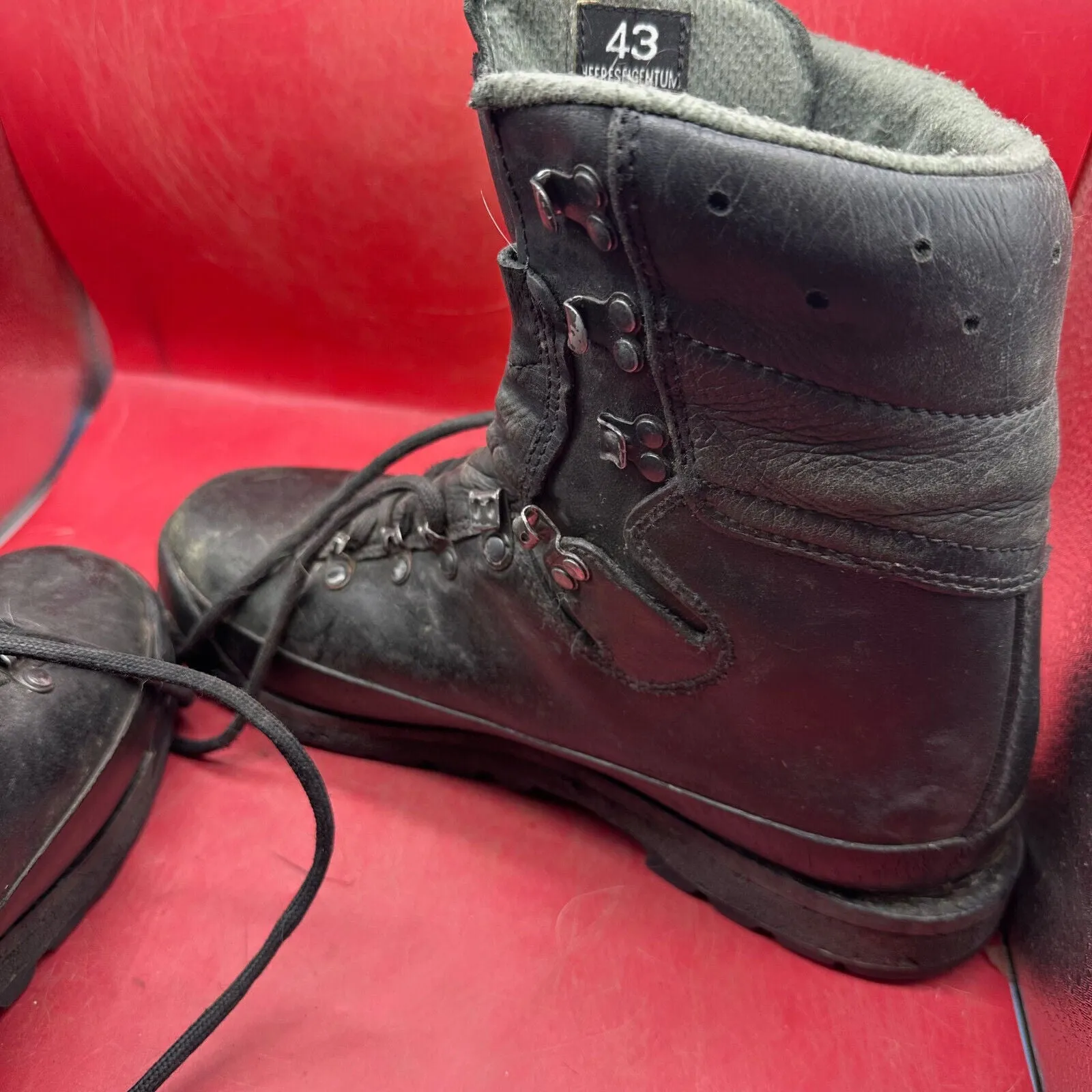 Austrian Army Black Leather MEINDL Heavy Duty Combat Boots - Size EU 43 - UK 9