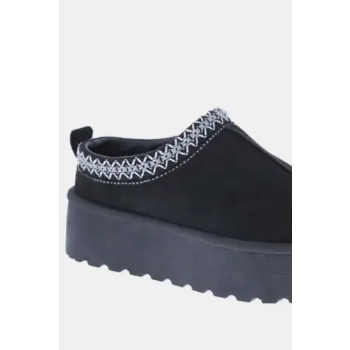 Embroidered Trim Slip On Boots in Chic Black