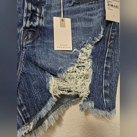 Good american NWT 6 revolve bombshell distressed high waist denim Shorts