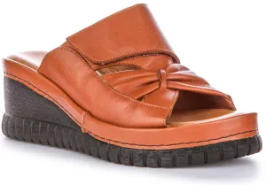 Justinreess England Sloane Soft Footbed In Tan For Women | Secret Sale