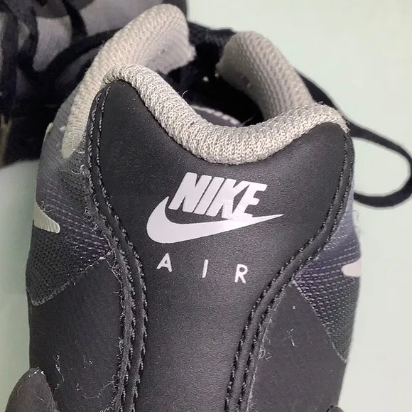 Nike Air Max Invigor print sneakers size 4Y youth EUC