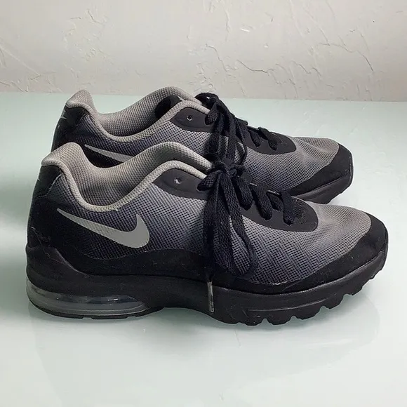 Nike Air Max Invigor print sneakers size 4Y youth EUC