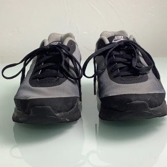 Nike Air Max Invigor print sneakers size 4Y youth EUC