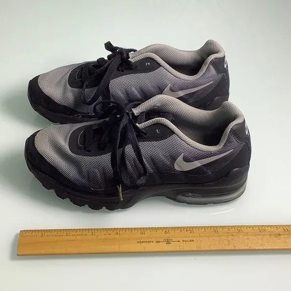 Nike Air Max Invigor print sneakers size 4Y youth EUC