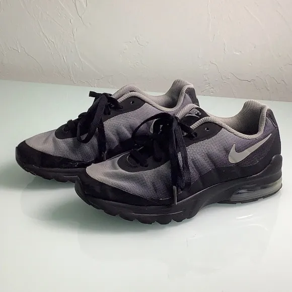 Nike Air Max Invigor print sneakers size 4Y youth EUC