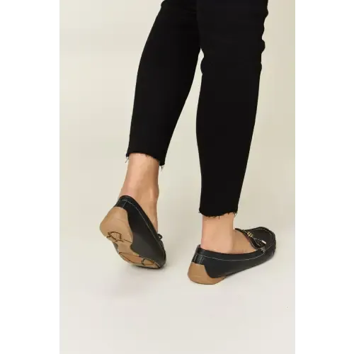 Timeless Bow Flats