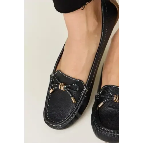 Timeless Bow Flats