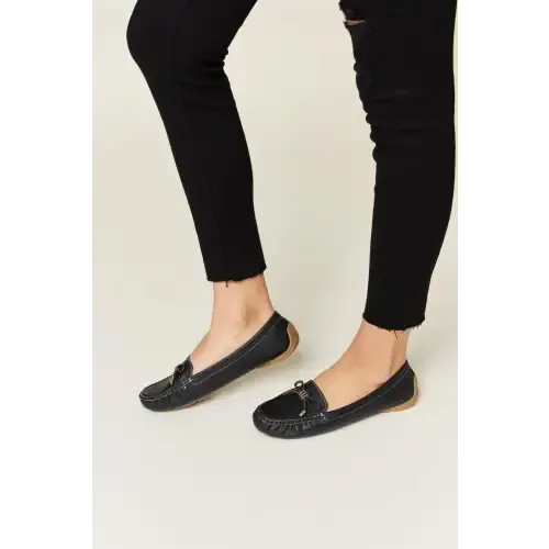 Timeless Bow Flats
