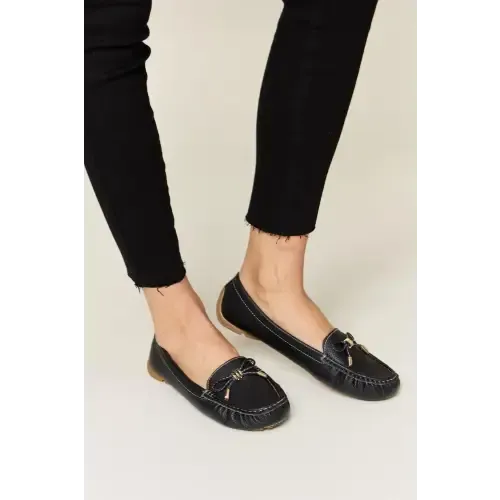 Timeless Bow Flats