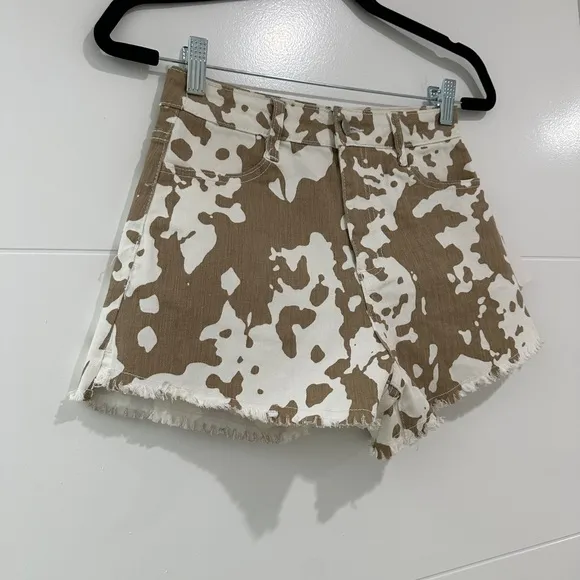 Wisteria Lane brown &amp; white high waisted cow print frayed shorts western NWT S